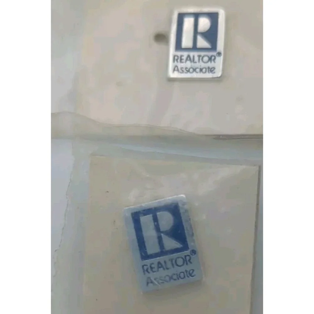 2 Realtor‎ Associate Pins Vintage R Logo Lapel Pin Tie Tack Silver Blue Unused